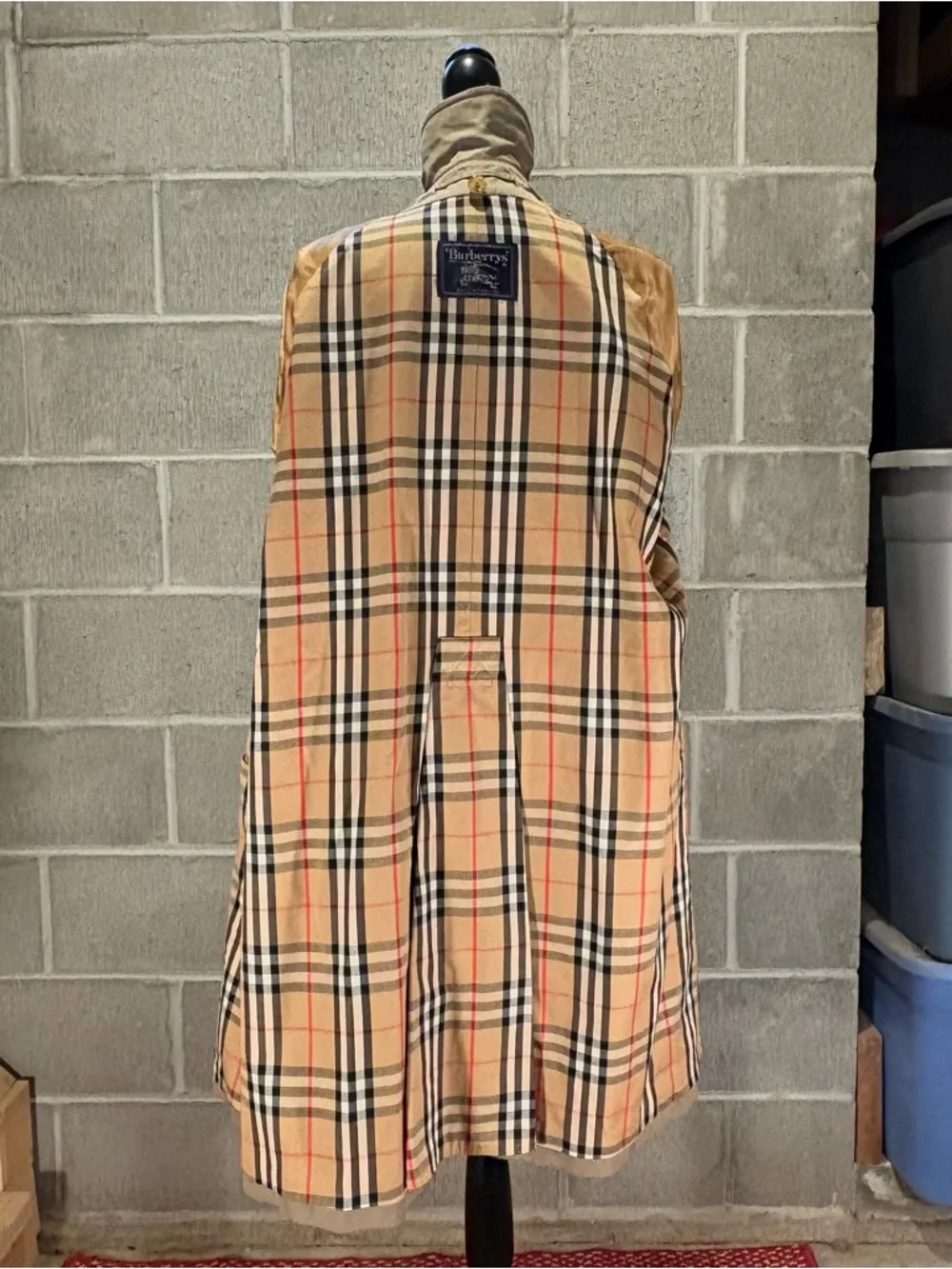 Burberry trench coat. - Picture 6 of 15